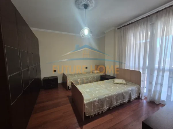Tirane, shitet apartament 2+1+Ballkon Kati 8, 95 m² 230.000 € (Bulevardi Zhan D'Ark)