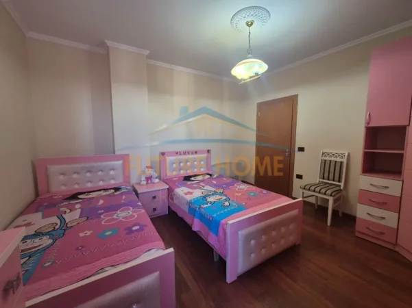 Tirane, shitet apartament 2+1+Ballkon Kati 8, 95 m² 230.000 € (Bulevardi Zhan D'Ark)