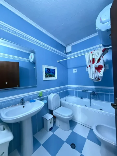 Tirane, jepet me qera apartament 2+1 Kati 7, 120 m² 1.200 € (Blloku)