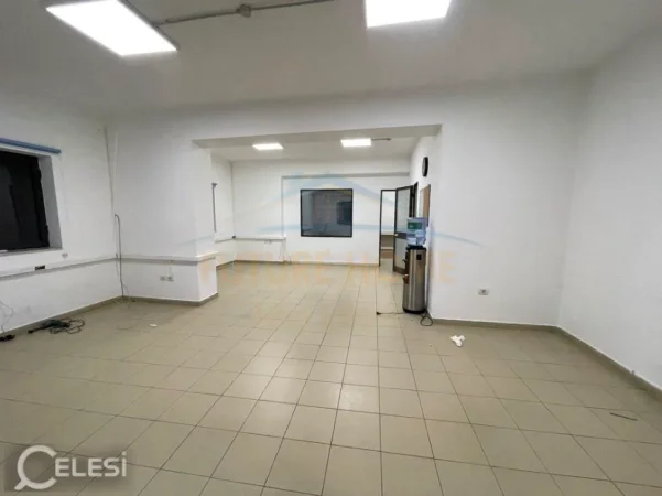 Tirane, jepet me qera ambjent biznesi Kati 0, 121 m² 750 € (Pazari i Ri, Tirane)