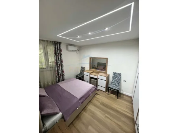 Tirane, jepet me qera apartament 2+1 Kati 1, 750 € 