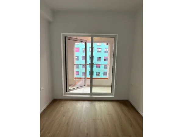 Tirane, shitet apartament 1+1+Ballkon Kati 8, 46 m² 89.000 € (Ali Demi, Kompleksi Kadiu)