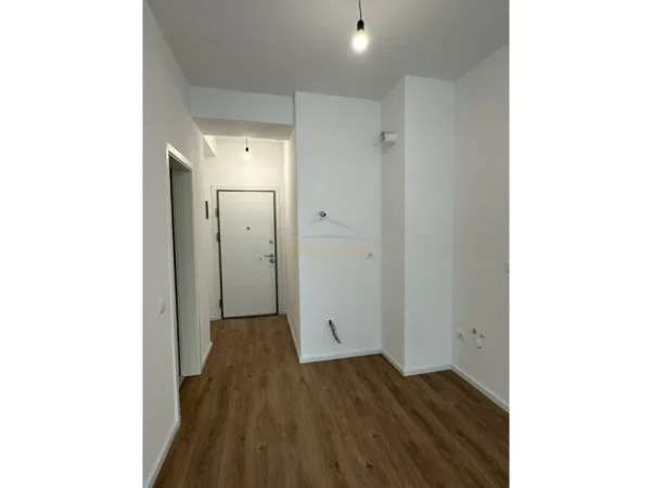 Tirane, shitet apartament 1+1+Ballkon Kati 8, 46 m² 89.000 € (Ali Demi, Kompleksi Kadiu)