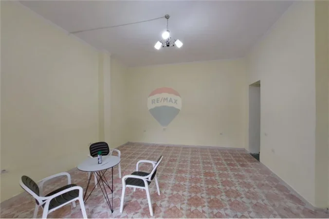 Vlore, jepet me qera dyqan Kati 0, 30 m² 250 € (Bulevardi Ismail Qemali,pran Conad, Vlore)