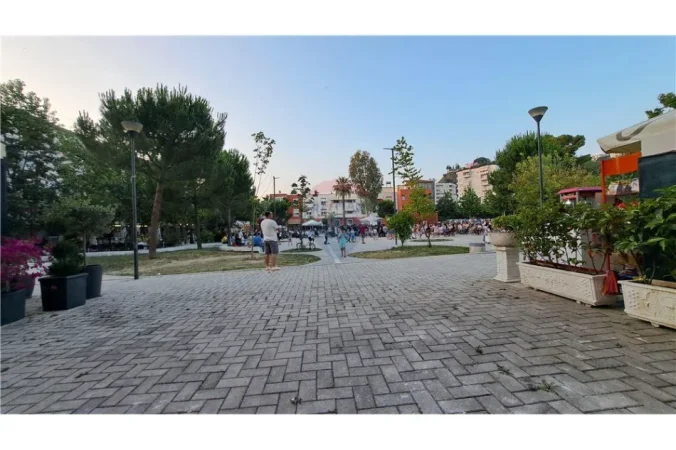 Vlore, jepet me qera dyqan Kati 0, 30 m² 250 € (Bulevardi Ismail Qemali,pran Conad, Vlore)