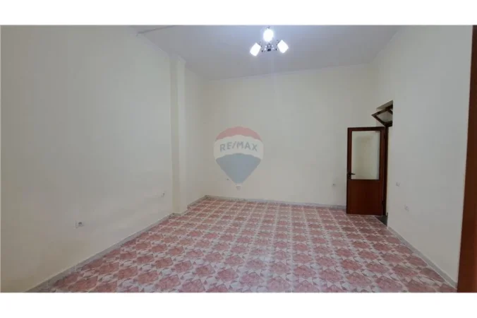 Vlore, jepet me qera dyqan Kati 0, 30 m² 250 € (Bulevardi Ismail Qemali,pran Conad, Vlore)