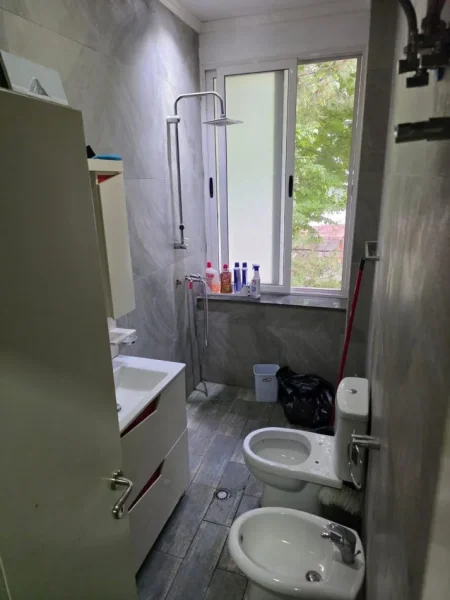Tirane, jepet me qera apartament 2+1 Kati 2, 75 m² 550 € (Vasil Shanto)