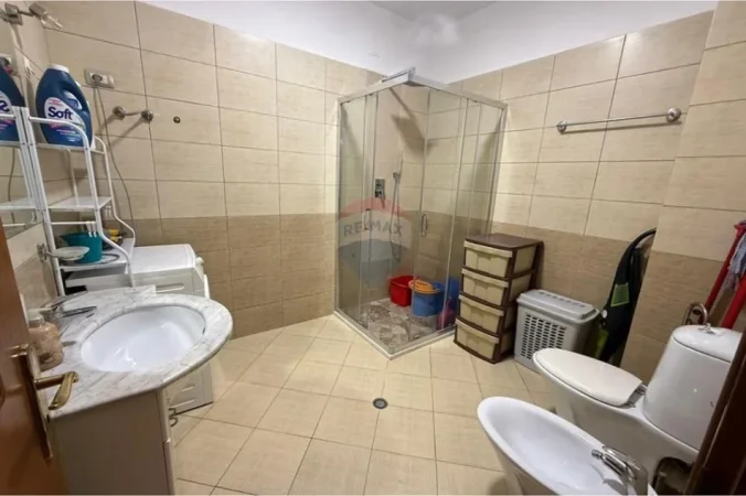 Tirane, jepet me qera apartament 2+1 , 110 m² 650 € (Rruga Islam Alla)