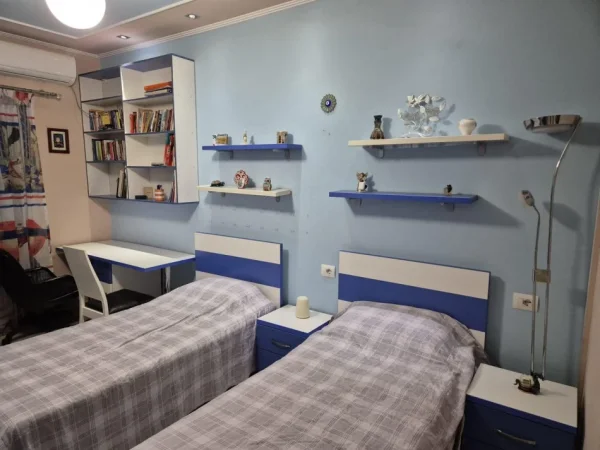Tirane, jepet me qera apartament 2+1 Kati 5, 90 m² 650 € (Ish Tregu Elektirk)