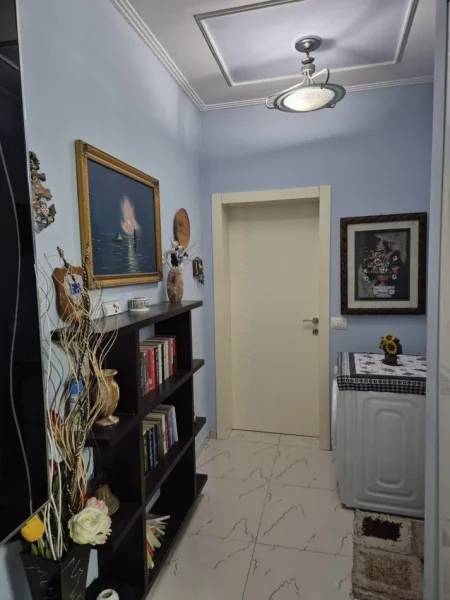 Tirane, jepet me qera apartament 2+1 Kati 5, 90 m² 650 € (Ish Tregu Elektirk)