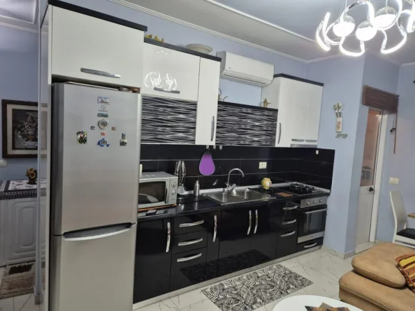 Tirane, jepet me qera apartament 2+1 Kati 5, 90 m² 650 € (Ish Tregu Elektirk)
