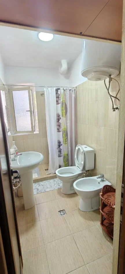 Tirane, jepet me qera apartament 2+1 Kati 2, 80 m² 600 € (Rruga E Durresit)