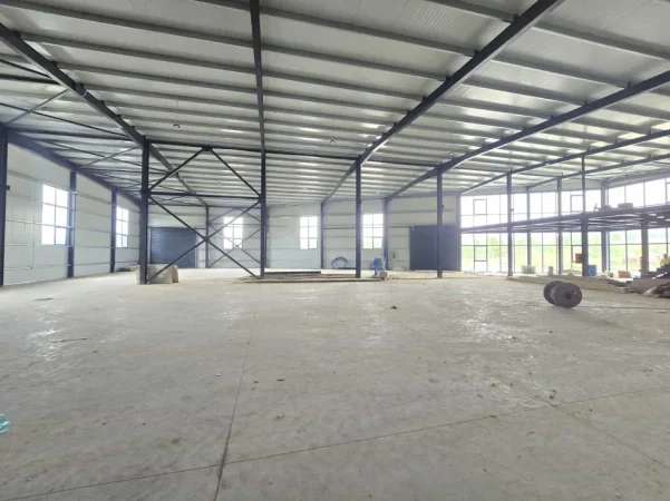 Tirane, jepet me qera magazine Kati 0, 1.300 m² 4.000 € (Sharre)