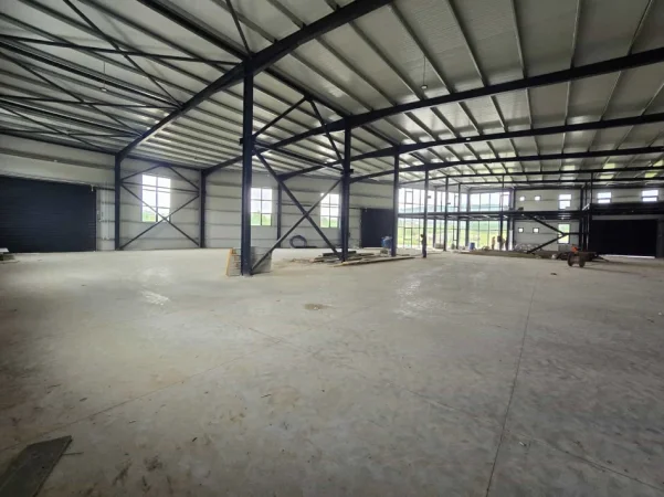 Tirane, jepet me qera magazine Kati 0, 1.300 m² 4.000 € (Sharre)