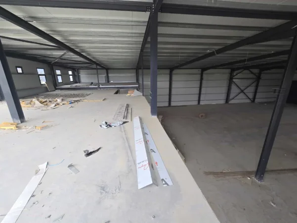 Tirane, jepet me qera magazine Kati 0, 1.300 m² 4.000 € (Sharre)