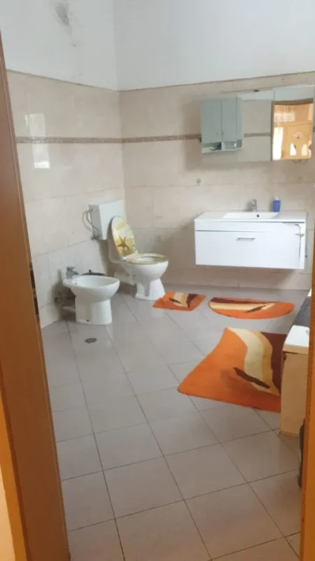 Tirane, jepet me qera apartament 1+1 Kati 2, 65 m² 450 € (Tregu Elektrik)