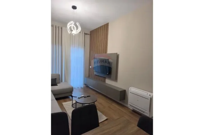 Tirane, jepet me qera apartament 1+1 , 72 m² 600 € (aura residence)