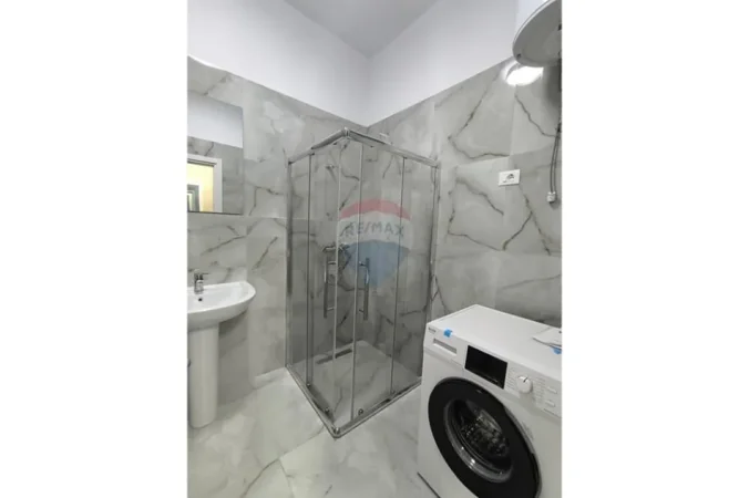 Tirane, jepet me qera apartament 1+1 , 72 m² 600 € (aura residence)