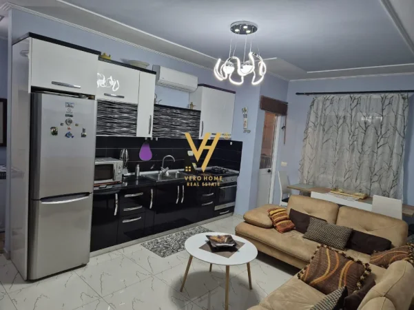 Tirane, jepet me qera apartament 2+1+Ballkon Kati 6, 95 m² 670 € (ISH TREGU ELEKTIRK)