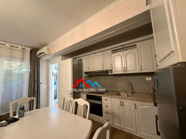 Tirane, jepet me qera apartament 1+1+Ballkon Kati 0, 65 m² 525 € (RRUGA SALI NIVICA,BRRYLI)