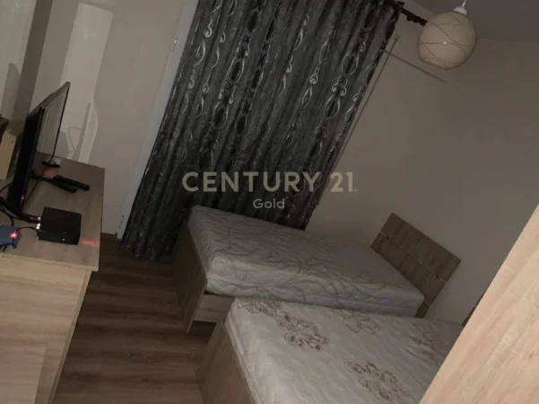 Tirane, jepet me qera apartament 2+1+Ballkon Kati 3, 113 m² 700 € 