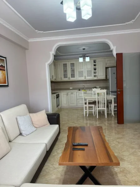 Tirane, jepet me qera apartament 2+1 Kati 5, 100 m² 600 € (Ali Demi)