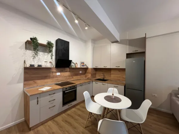 Tirane, jepet me qera apartament 1+1 Kati 3, 62 m² 400 € (Rezidenca OXA, Fresk)