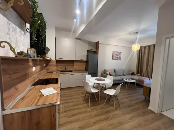 Tirane, jepet me qera apartament 1+1 Kati 3, 62 m² 400 € (Rezidenca OXA, Fresk)
