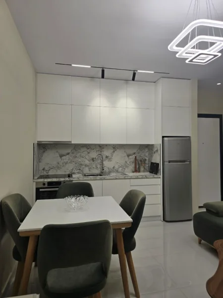 JEPET ME QERA APARTAMENT 1+1 TEK  UNIVERS CITY NE QTU,  400 Euro