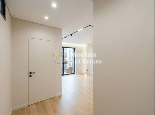 Tirane, jepet me qera ambjent biznesi Kati 5, 83 m² 1.500 € (Rruga Liqeni I Thate)