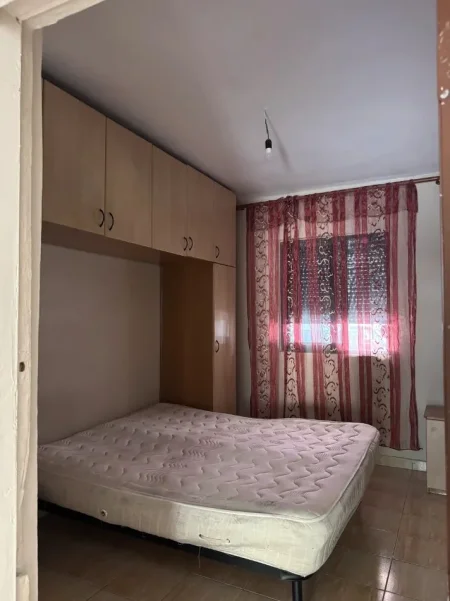 Tirane, jepet me qera apartament 1+1 Kati 1, 69 m² 400 € (Stadiumi Dinamo)