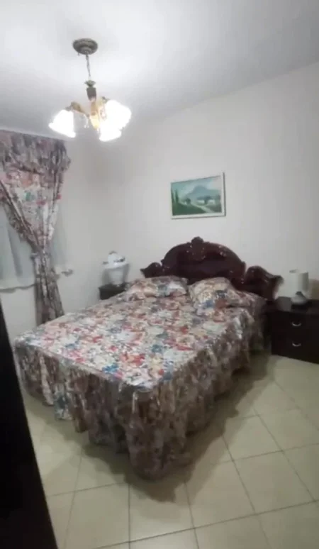 Tirane, jepet me qera apartament 1+1 Kati 3, 65 m² 400 € (Ali Demi)