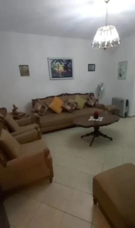 Tirane, jepet me qera apartament 1+1 Kati 3, 65 m² 400 € (Ali Demi)