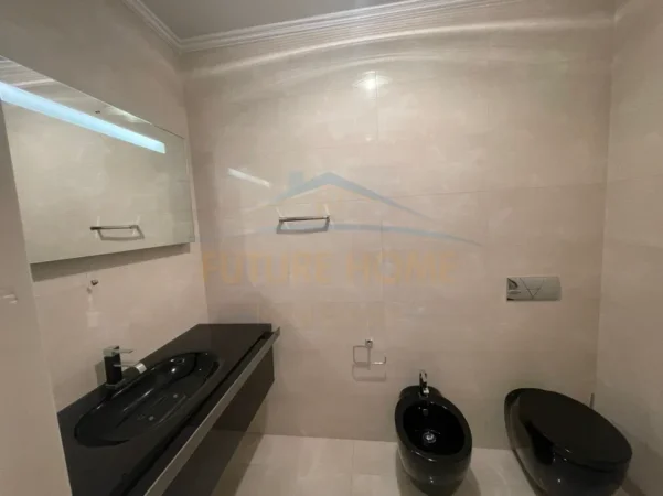 Tirane, jepet me qera apartament 3 Katshe Kati 0, 335 m² 3.800 € (Teg)