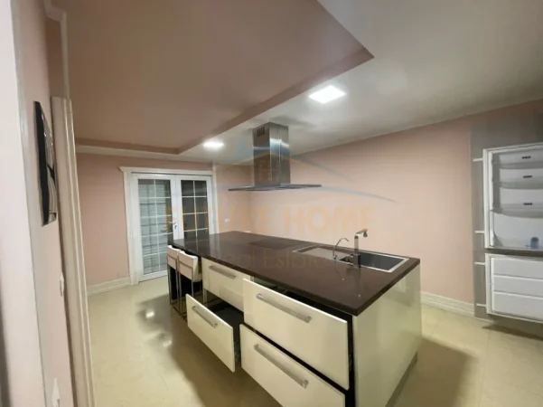 Tirane, jepet me qera apartament 3 Katshe Kati 0, 335 m² 3.800 € (Teg)