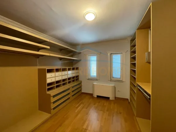 Tirane, jepet me qera apartament 3 Katshe Kati 0, 335 m² 3.800 € (Teg)