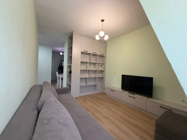Tirane, jepet me qera apartament 2+1+Ballkon Kati 4, 94 m² 550 € 