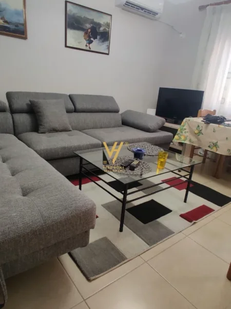 Tirane, jepet me qera apartament 2+1+Ballkon Kati 2, 85 m² 620 € (RRUGA E DURRESIT)