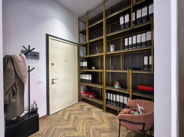 Tirane, jepet me qera zyre Kati 7, 55 m² 650 € (RRUGA E KAVAJES)