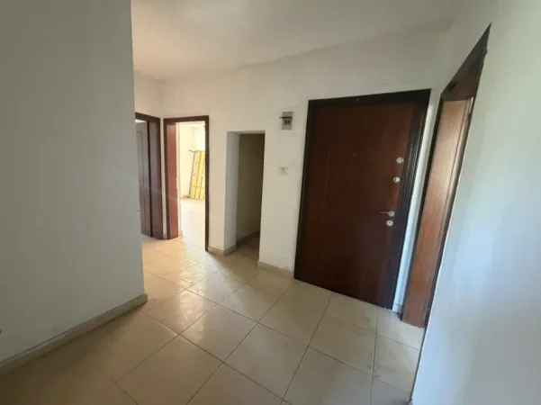 Tirane, shitet apartament 2+1+Ballkon Kati 4, 65 m² 155.000 € (Bulevardi Bajram Curri)