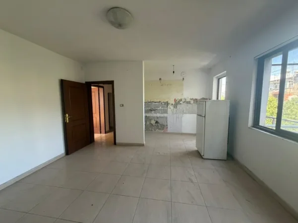 Tirane, shitet apartament 2+1+Ballkon Kati 4, 65 m² 155.000 € (Bulevardi Bajram Curri)