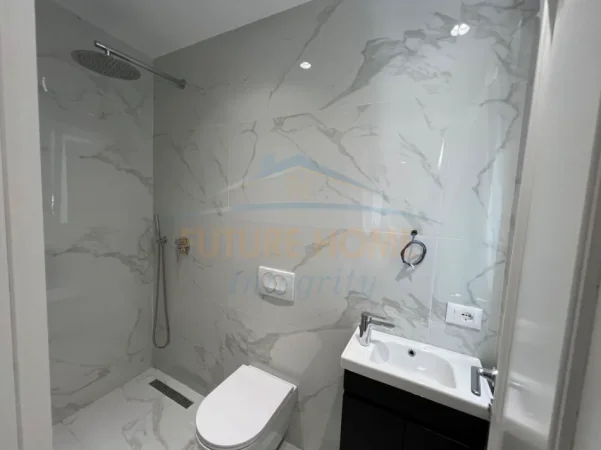 Tirane, jepet me qera apartament 2+1 Kati 0, 130 m² 1.000 € (Ambasada Turke, Tiranë.)