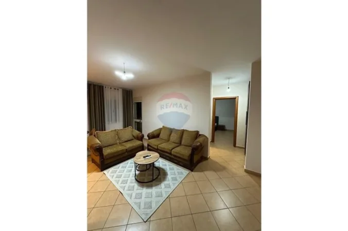 Vlore, jepet me qera apartament 1+1 Kati 7, 75 m² 400 € (Rruga e Cipajve, Vlore)