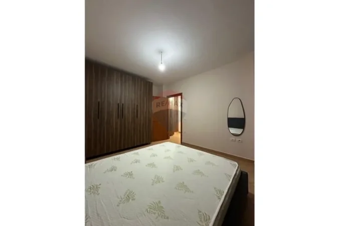 Vlore, jepet me qera apartament 1+1 Kati 7, 75 m² 400 € (Rruga e Cipajve, Vlore)