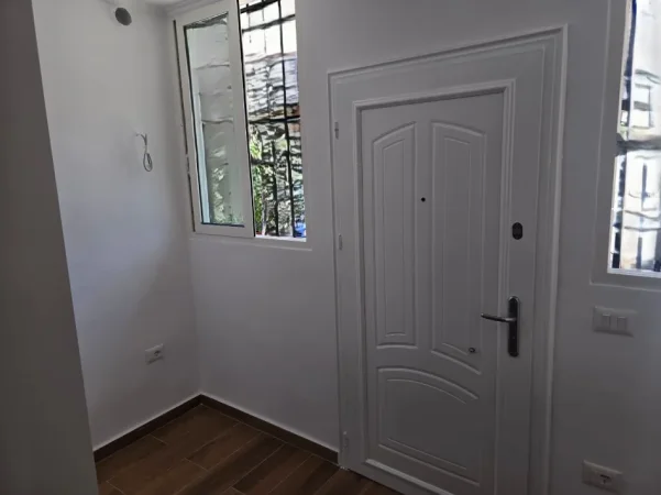 Tirane, shitet garsonier Kati 1, 30 m² 85.000 € (Rruga 4 Dëshmorët)