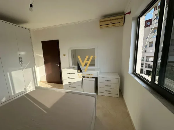 Tirane, jepet me qera apartament 1+1+Ballkon Kati 5, 65 m² 420 € (RRUGA DRITAN HOXHA)