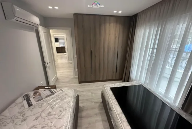 Tirane, jepet me qera Vile 5+1+Aneks Kati 3, 420 m² 3.500 € (Rruga e Elbasanit)