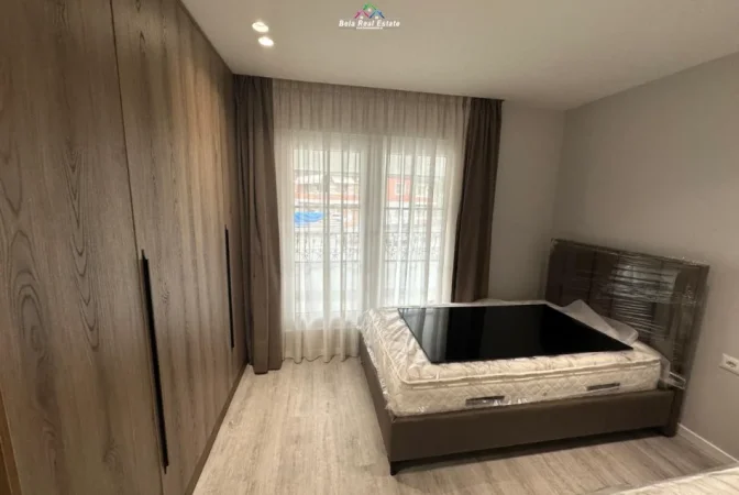 Tirane, jepet me qera Vile 5+1+Aneks Kati 3, 420 m² 3.500 € (Rruga e Elbasanit)
