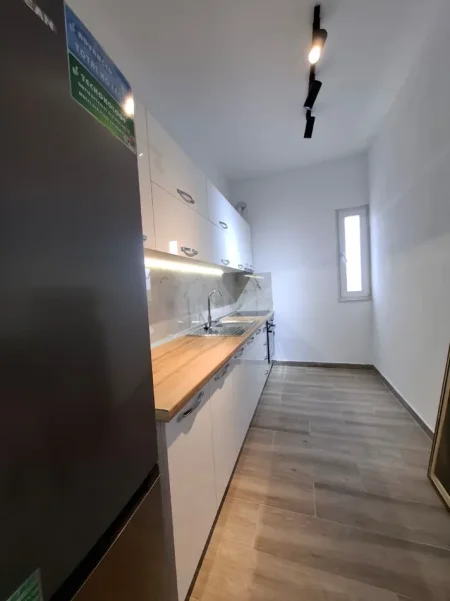 Me Qira Apartament +1P. Parkimi 100%i ri - Hera e Parë me qira 📍 Ali demi- Shkolla Kushtrimi i lirisë | Kati i 4të ( pa ashensorë) 45.000 lekë / Muaj