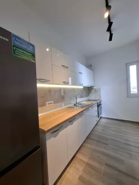 Me Qira Apartament +1P. Parkimi 100%i ri - Hera e Parë me qira 📍 Ali demi- Shkolla Kushtrimi i lirisë | Kati i 4të ( pa ashensorë) 45.000 lekë / Muaj
